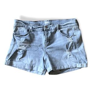 Old Navy distressed Boyfriend short, light